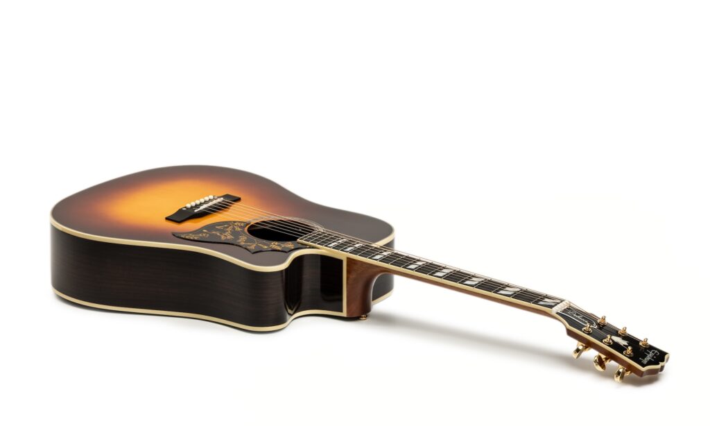 Ansprechende Sounds und schöne Optik – mit der Hummingbird Deluxe EC bekommt man sehr viel Dreadnought zu einem recht erschwinglichen Preis.