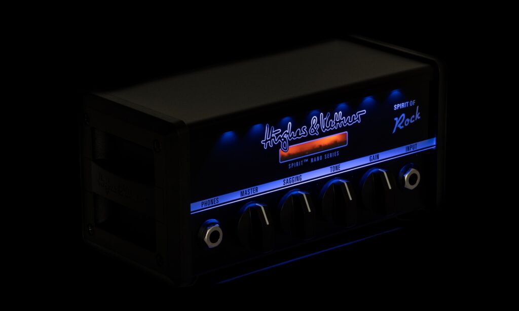 Machen auch bei wenig Umgebungslicht eine gute Figur – auch die Spirit Nano Amps haben das typische Hughes & Kettner-Feature. 