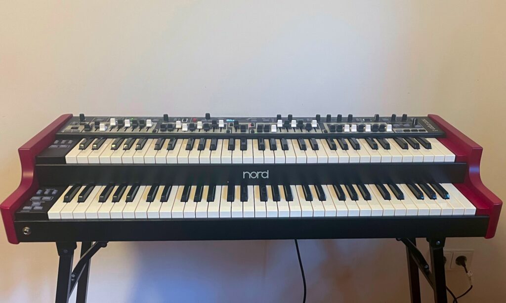 Ausgepackt: Die Nord Organ 3 ist ein optisches Statement (Foto: Tom Gatza)