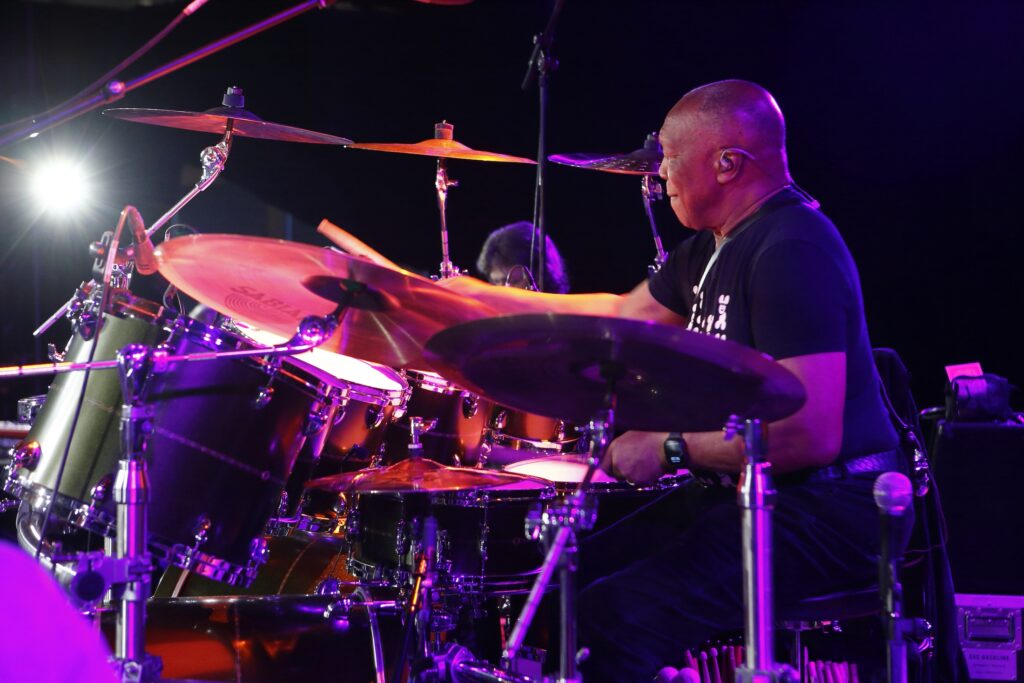 Durch die Art und Weise, das Drumset zu organisieren, habe sich auch seine Persönlichkeit als Musiker verändert, erklärt Cobham.