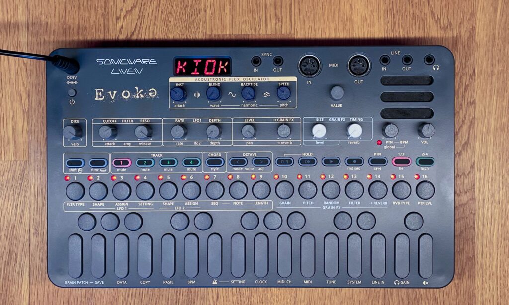 Kompakte Maße, eingebauter Lautsprecher und zahlreiche Sounds – auch in der Klangbearbeitung kann man tief einsteigen.