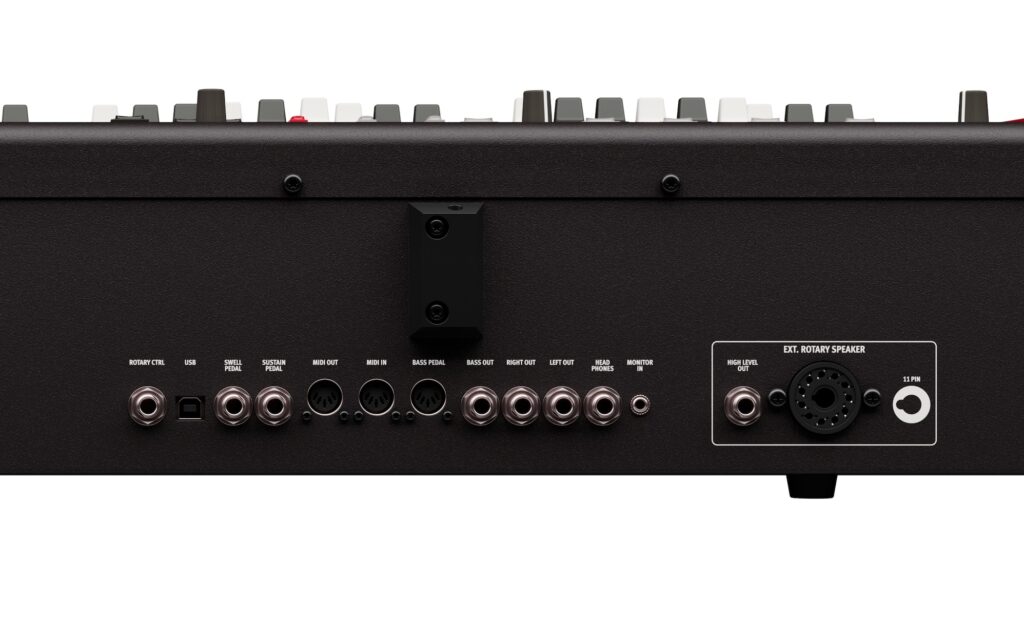 Die Orgel ist auch auf der Rückseite gut ausgestattet. (Foto: Clavia Nord)