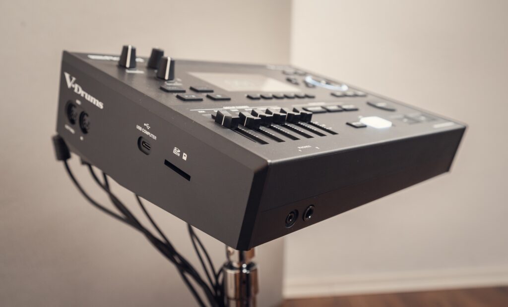 Das V51-Modul bietet, genauso wie das V71, einen doppelten Kopfhörerausgang und allerhand Digitalschnittstellen. 