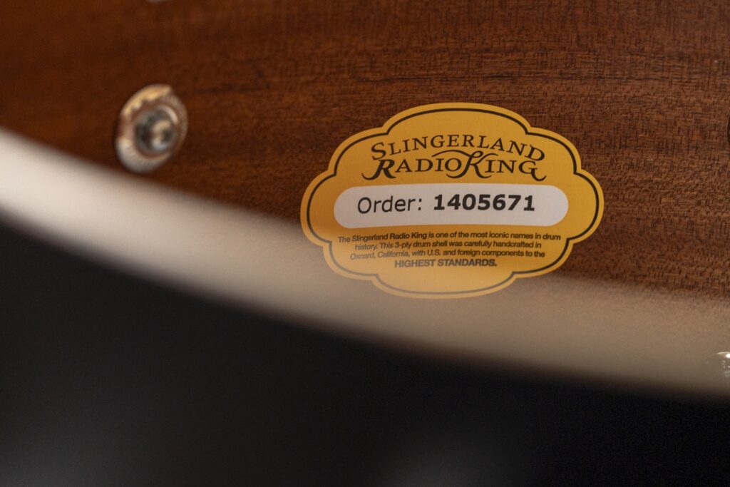 Das Paper Tag mit Seriennummer darf natürlich nicht fehlen.