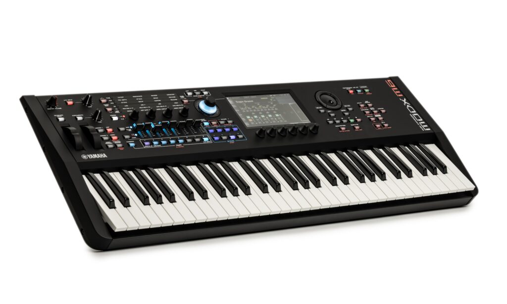 Yamaha MODX M6 mit dreifacher Synthese-Power inklusive AN/FM-Engine und Plugin-Unterstützung - kompakt, preiswert und als Performance-Instrument sehr praktisch.