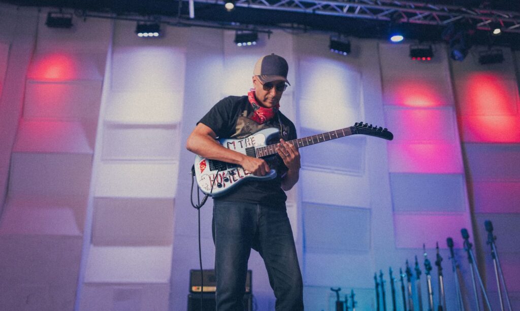 Fender Tom Morello "Arm the Homeless" Signature-Guitar News