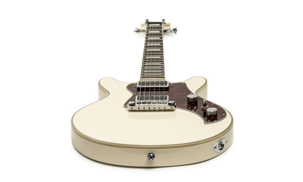 Die Hagstrom Megin überzeugt als vielseitiger Allrounder mit klarem Schwerpunkt auf rockigen Sounds – und das zu einem erschwinglichen Preis.