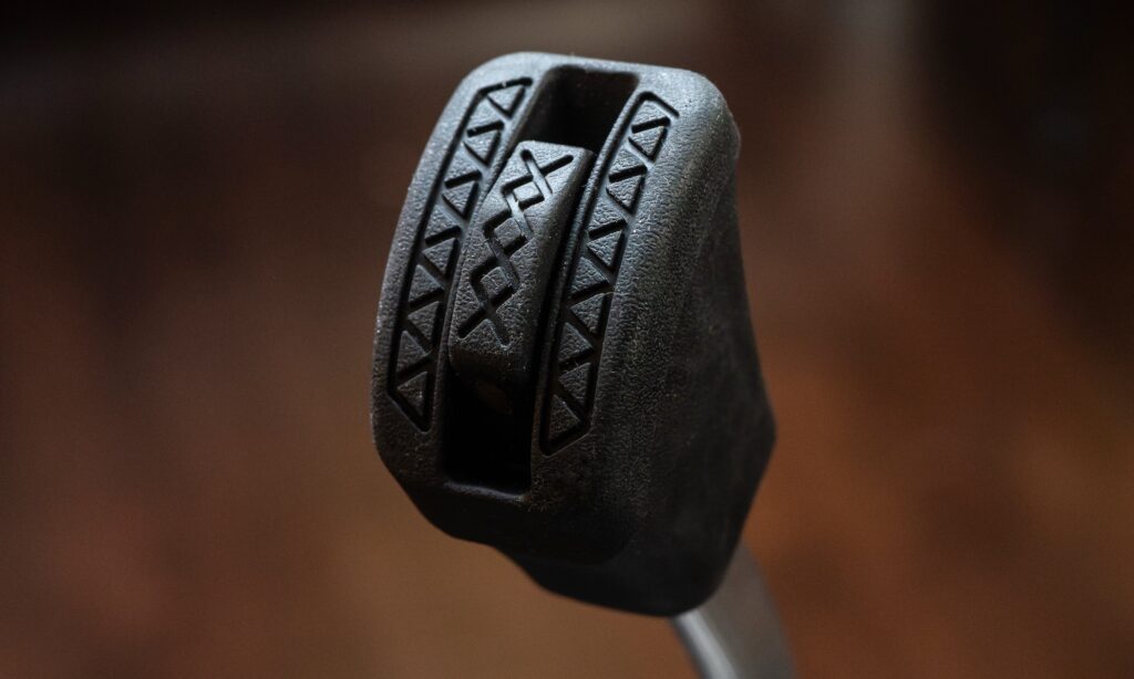 Die „Anti-Walk Rubber Feet“ sind zweiteilig aufgebaut.
