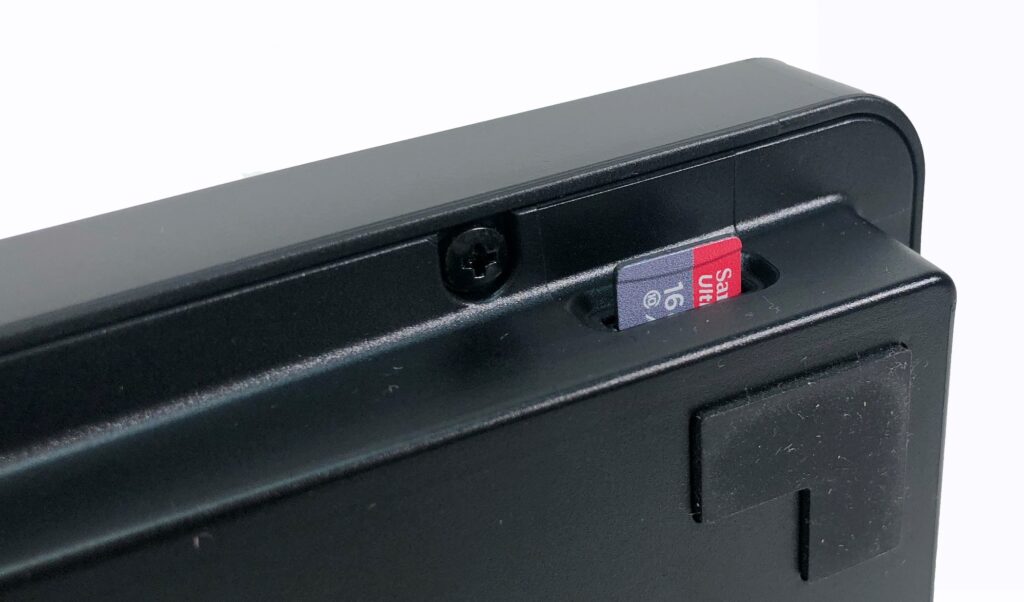 Die 1010music bento spielt direkt von der microSD-Karte.