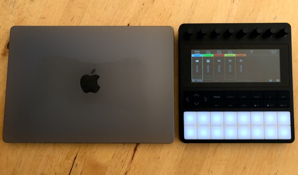 Die bento ist zwar das bislang größte Produkt von 1010music – winzig ist sie trotzdem.