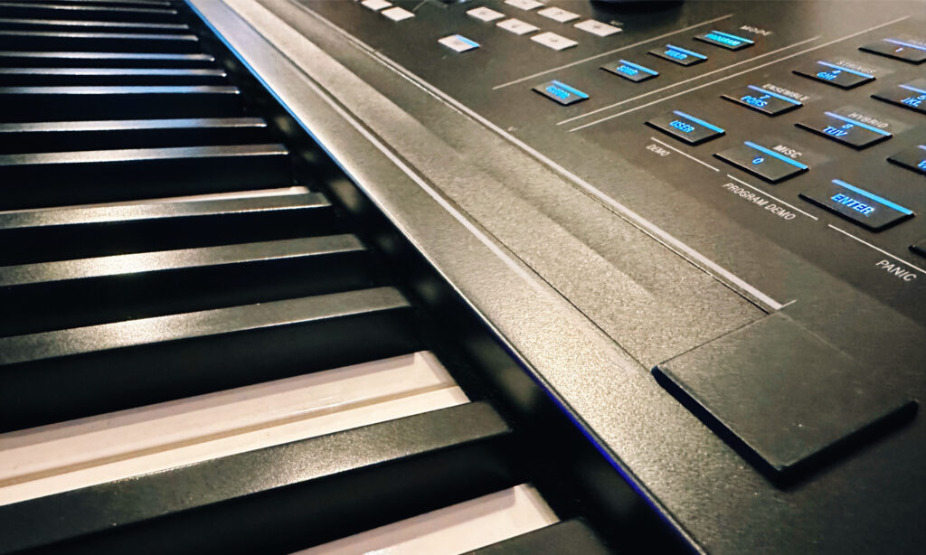 Das exzellente Keybed mit 88 Tasten und ein großflächiger Ribbon-Controller sorgen für Performance-Spaß.