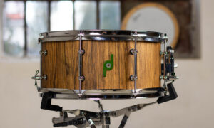 Pollner Drums: Neuer Custom-Drums-Hersteller mit True-Solid-Snares aus einem Stück Holz Artikelbild