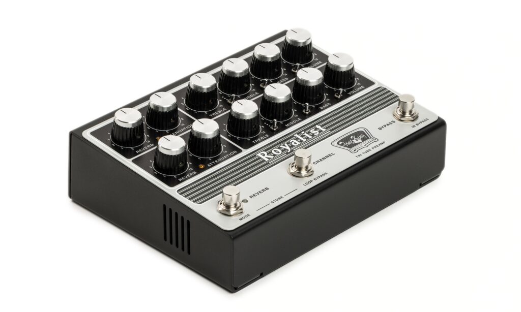 Zwei Kanäle, Cab-Sims und hohe Konnektivität: Der Royalist Preamp zeigt sich im Test vielseitig und erstaunlich „amp-like“. 