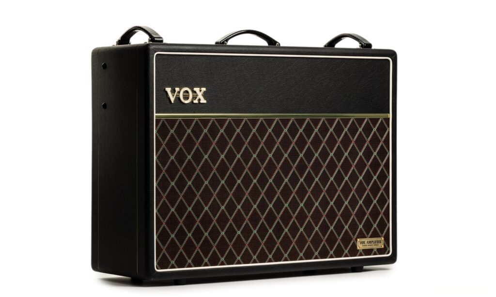 Ein idealer Partner für den legendären britischen Sound, allerdings nicht besonders leicht und auch nicht gerade günstig – der Vox AC30 Handwired im Test.