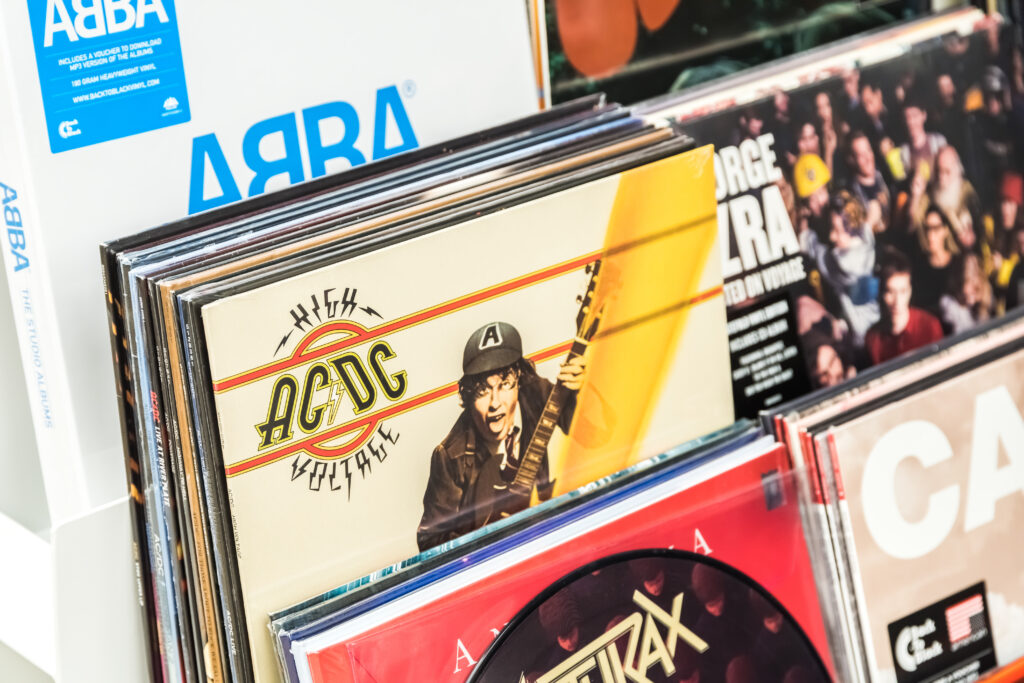 „High Voltage“ erschien 1975 in Australien – die internationale Version von 1976 kombinierte Songs aus „High Voltage“ und „T.N.T.“
(Credit: Shutterstock / Radu Bercan)