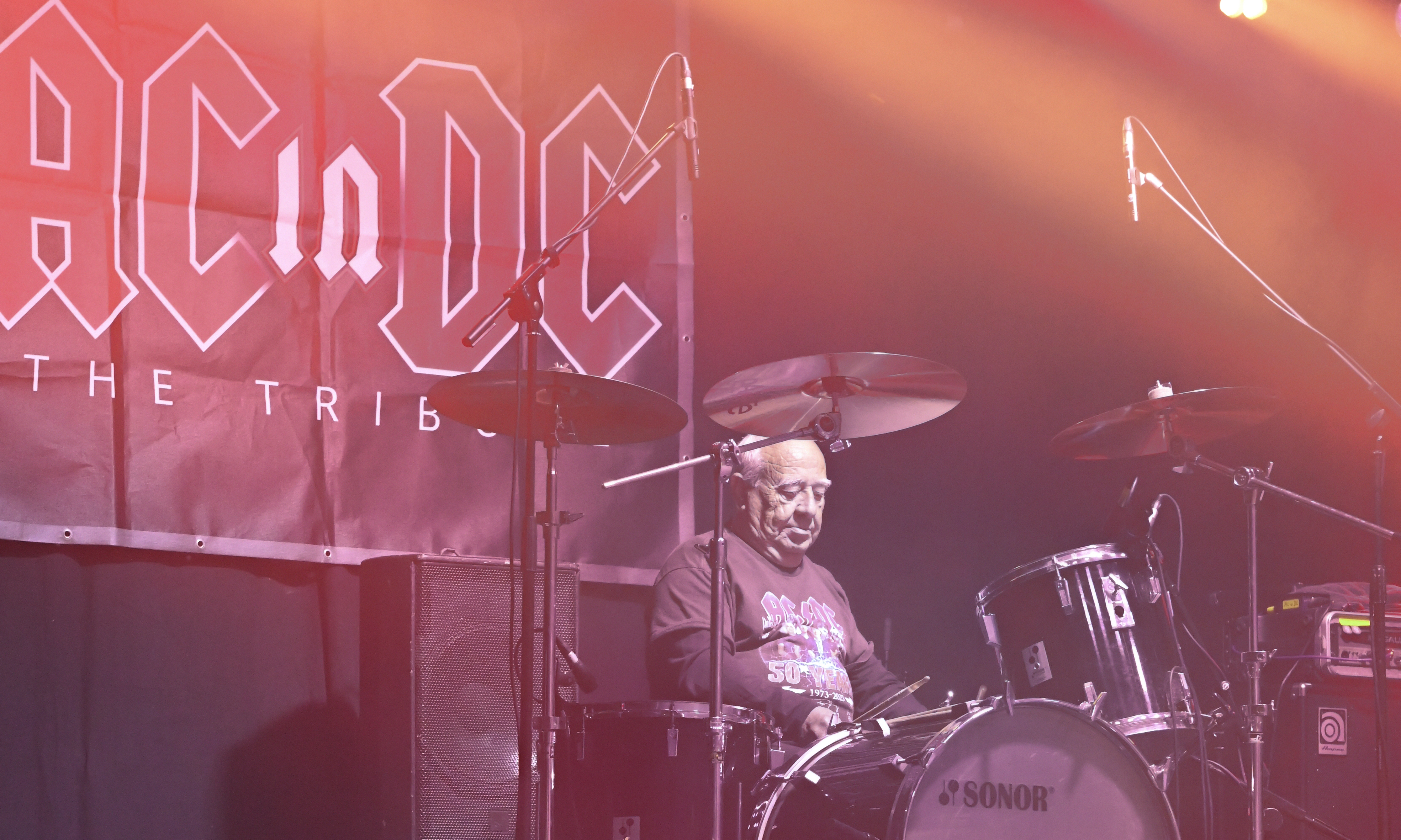 Vor Phil Rudd: Der Mann, der AC/DC mitprägte – Interview mit Tony Currenti Artikelbild