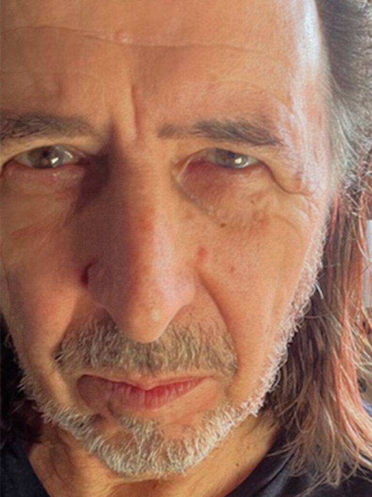 Herwig Mitteregger in seinem Arbeitszimmer. (Foto: Herwig Mitteregger)
