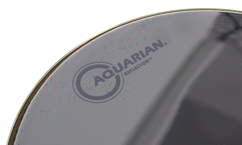 Fett und eher kurz klingen die zweilagigen Aquarian Reflector Felle.