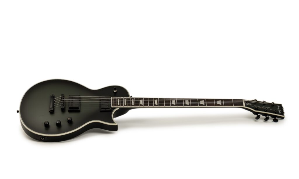 Überzeugende Baritongitarre zum vergleichsweise kleinen Preis – die Harley Benton SC-Custom III Baritone.