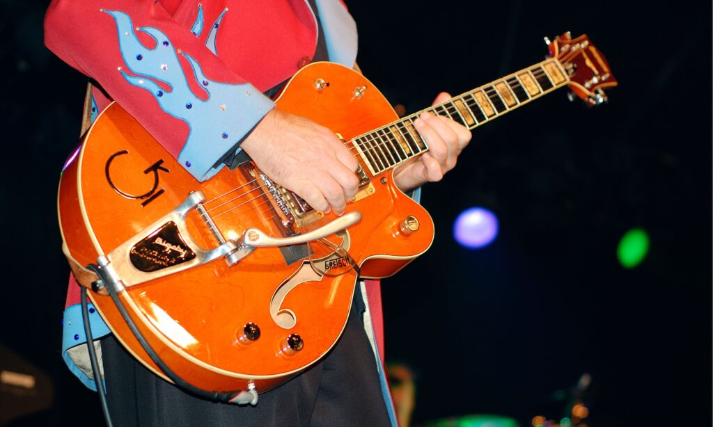 Hier sehr ihr Reverend Horton Heat auf seiner Gretsch. (Credit:  alamy / H. Shelley Photography)