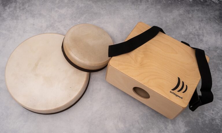Test: Schlagwerk Rollin Cajon und Chiadero Shaker Drums Artikelbild