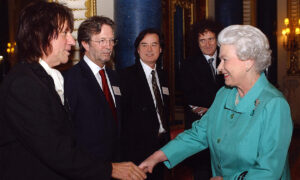 "Spielen Sie auch Gitarre?" - Als die Queen Brian May, Eric Clapton, Jeff Beck und Jimmy Page traf Artikelbild