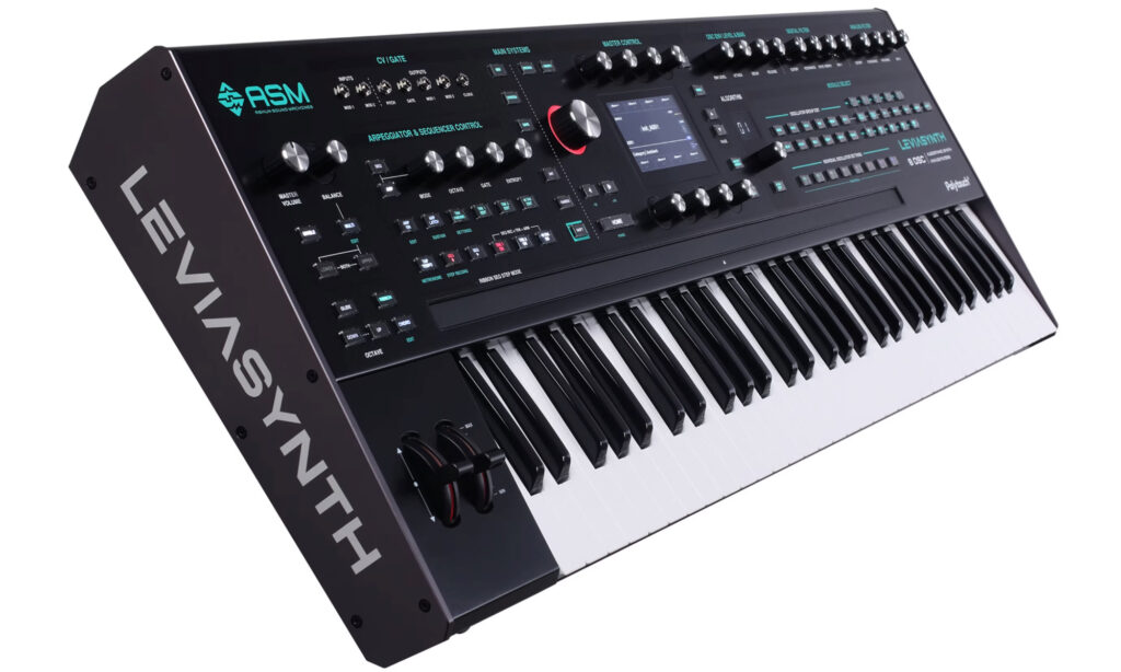 Ob der ASM Leviasynth in die Fußstapfen des legendären Yamaha DX7 treten kann, bleibt offen. Mit seinen markanten grünen Designelementen setzt er klar auf eine erfolgreiche Positionierung.