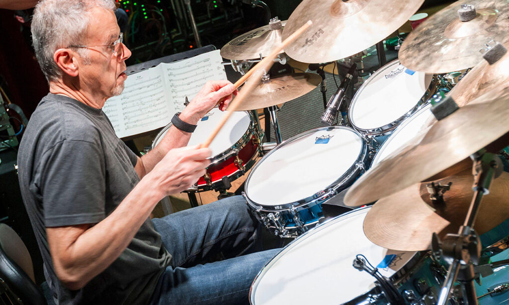 David Garibaldi von Tower of Power, man beachte die Piccolo-Snare. (Credit: Alarmy / Sayre Berman)