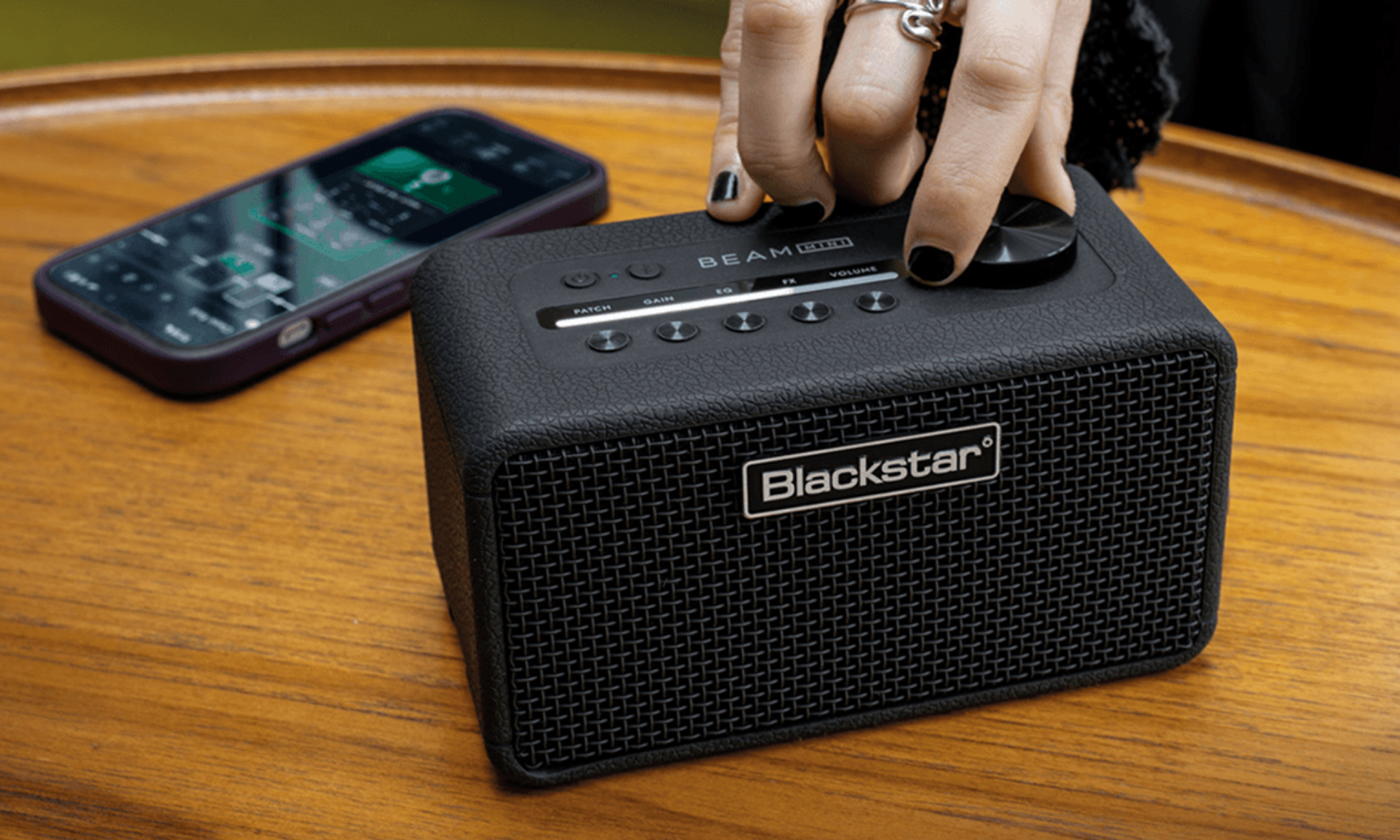 Blackstar Beam Mini ist jetzt erhältlich: Kompakter Desktop-Amp für Gitarre, Bass und Gesang Artikelbild