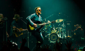 Epiphone Eric Church Hummingbird Dark Cobra Burst: Signature-Akustikgitarre im düsteren Look Artikelbild