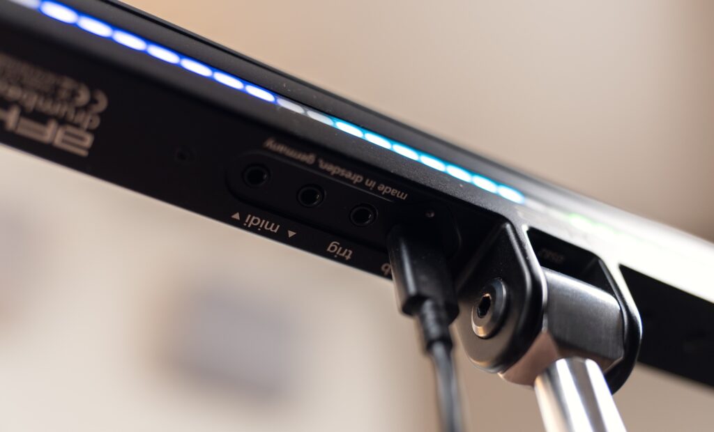 Der AFK Drumbeam bietet einen USB-C-Port sowie einen MIDI-I/O und Triggereingang als 3,5er-Klinkenbuchsen.