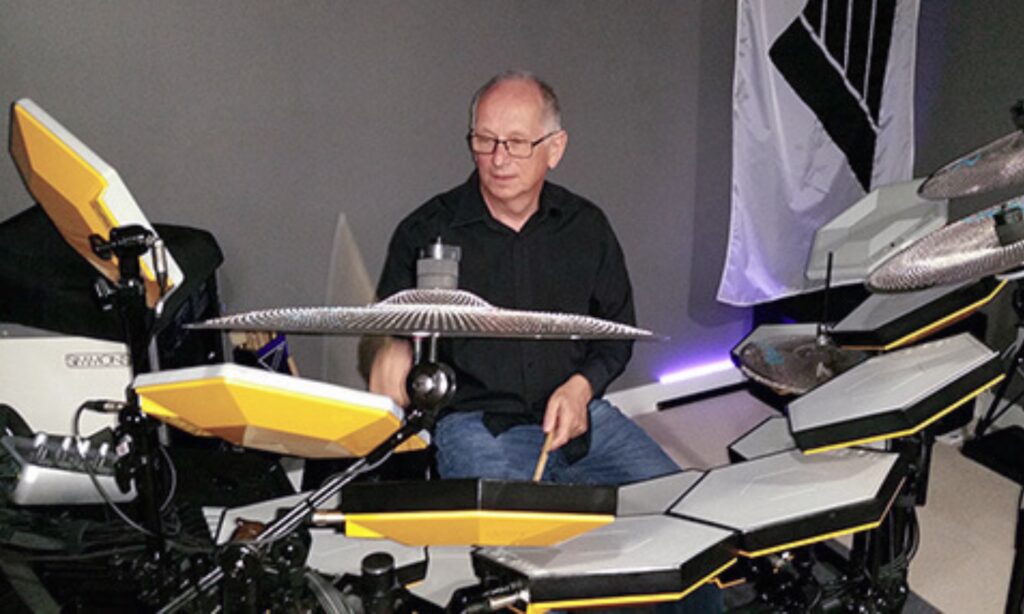 Dave Simmons himself im Jahr 2017 am SDX. (Quelle: SimmonsDrums.net)