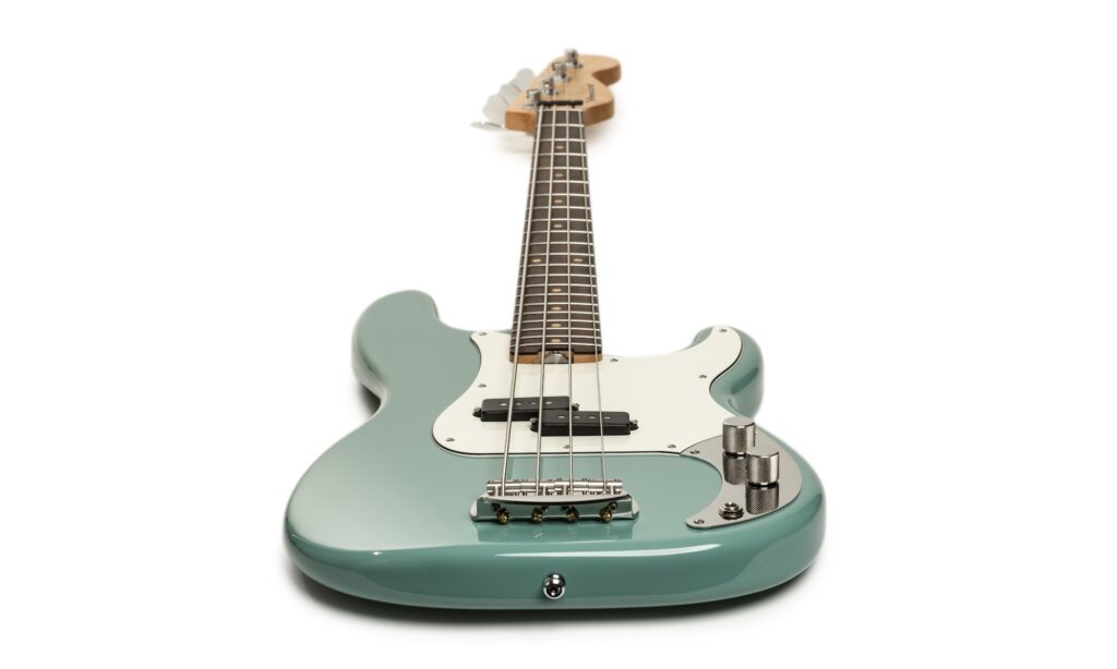 Der Vincent Akkurat 4 verbindet klassischen Precision-Charakter mit innovativen True-Tone-Features und erstklassiger Boutique-Verarbeitung.