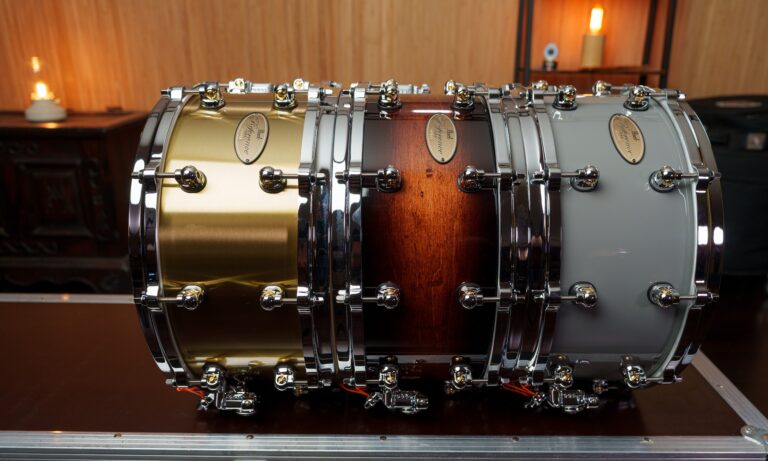 Test: Pearl Reference One 14“ x 6,5“ Brass, 20ply & Standard Snares – Trio Infernale? Artikelbild