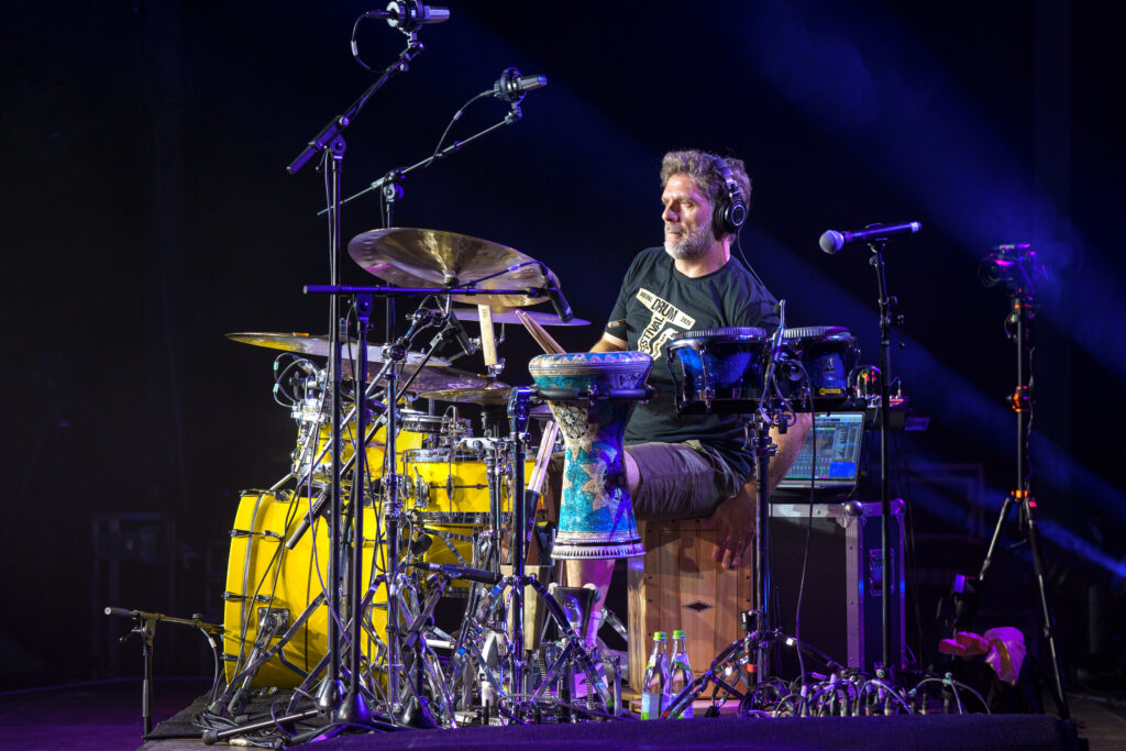 Die Cajon ist auch in Ramon Montagners Drumset ein wichtiger Bestandteil.