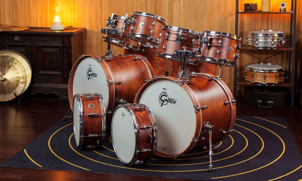 So viele Trommeln waren selten auf meinem Teppich versammelt – die beiden Gretsch Catalina Special Editon Kits. 