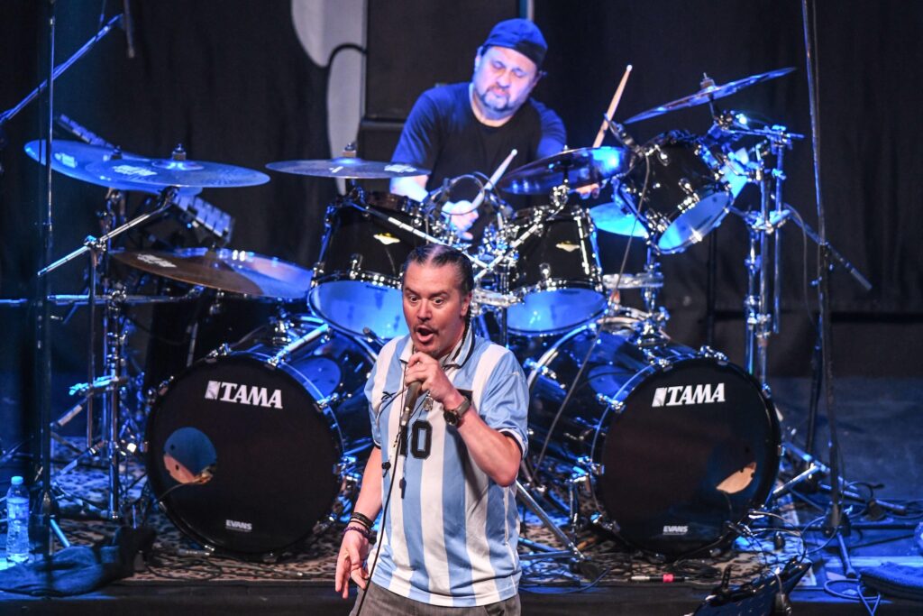 Mr. Bungle: Mike Patton (vocals) und Dave Lombardo (drums) / (Credit: Alamy Stock)