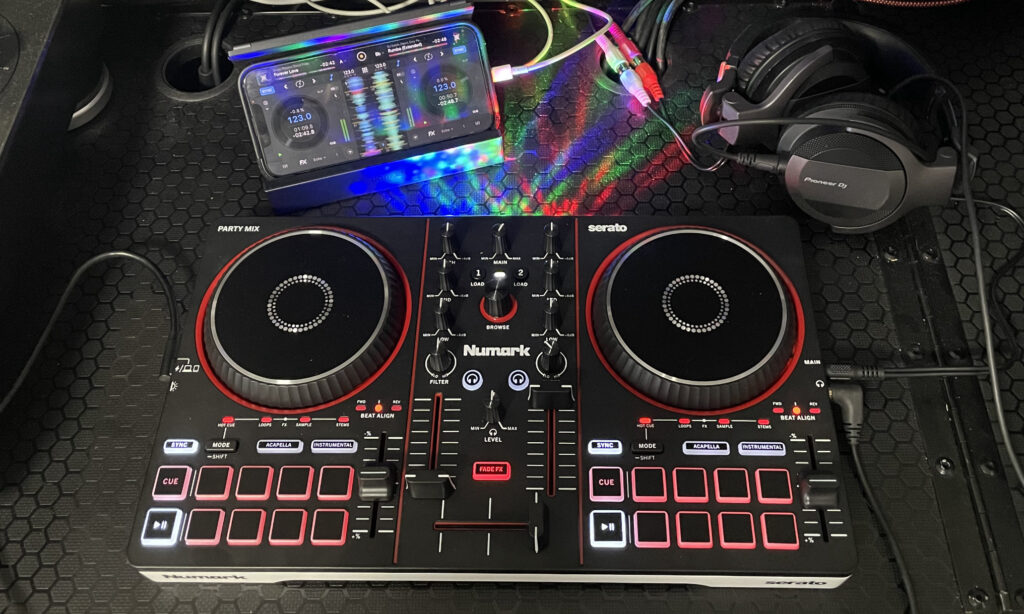 Numarks DJ-Tool bietet euch die Möglichkeit, über Bluetooth-MIDI statt USB-C