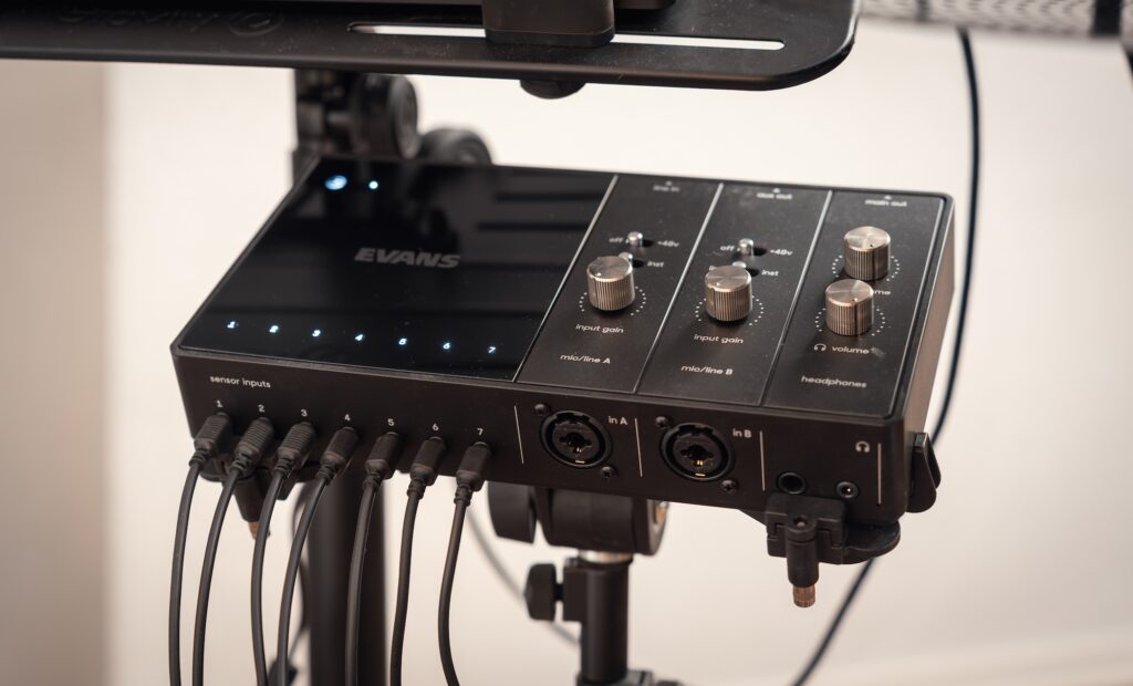 Die Sensor-Eingänge des Portal Audiointerface sind mit den sieben Sensoren des E-Kit Bundle voll belegt.