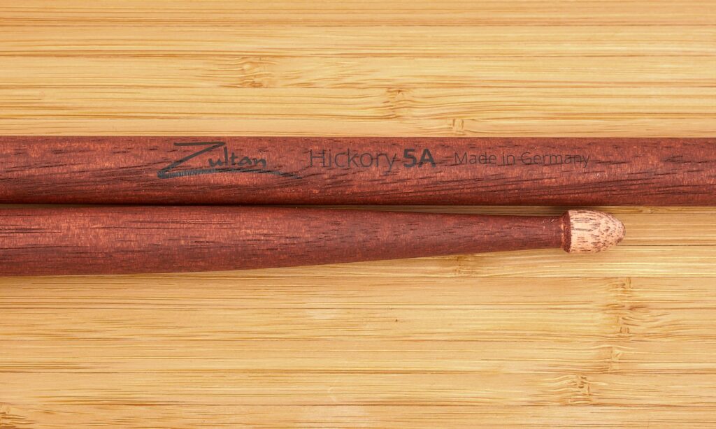 5A Sticks aus Hickory zählen zu den Standardmodellen und sind nicht nur für Einsteiger eine gute Empfehlung.